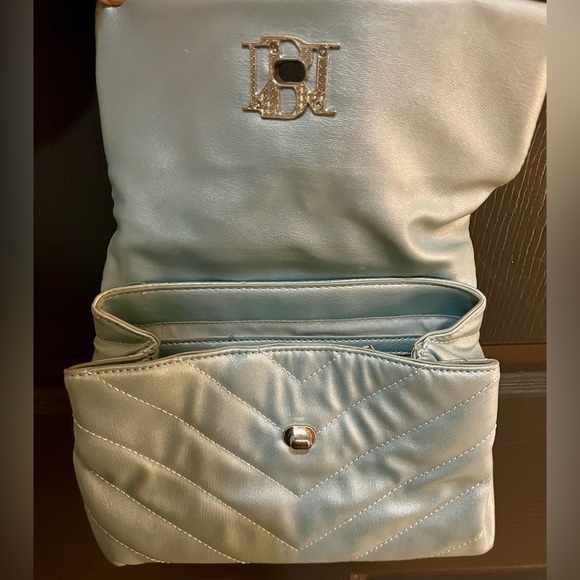 Badgley Mischka Handbag Quilted Light Blue Vegan Leather Chain Strap - Picture 4 of 10